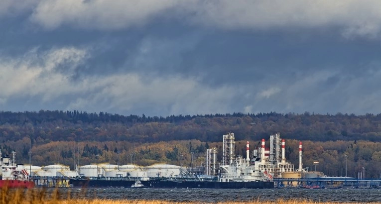 EU želi trajno zabraniti uvoz ruske nafte